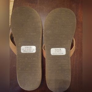 Sanuk route 66 leather flip flops